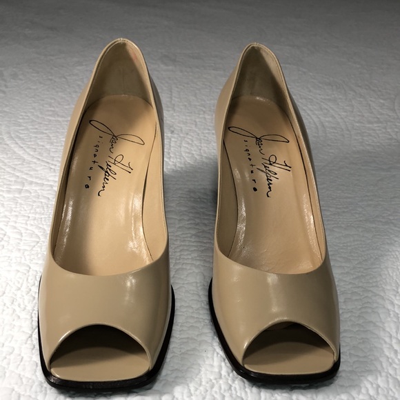 Joan Helpern Signature Tan Heels - Picture 7 of 7